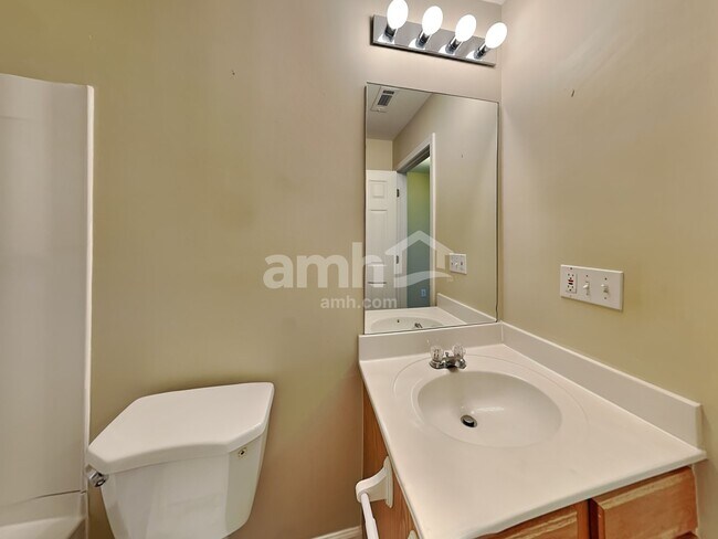 Building Photo - 12 Comesee Ct