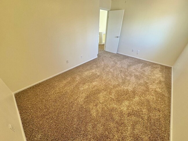 Building Photo - WELCOME TO THIS SPACIOUS 4-BEDROOM, 2.5-BA...