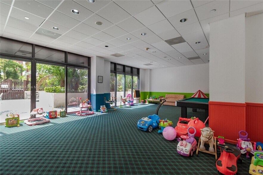 Building Photo - 1450 Brickell Bay Dr