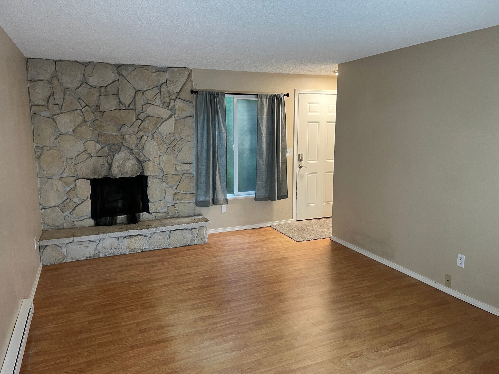 Building Photo - 4167 SE Cesar E Chavez Blvd