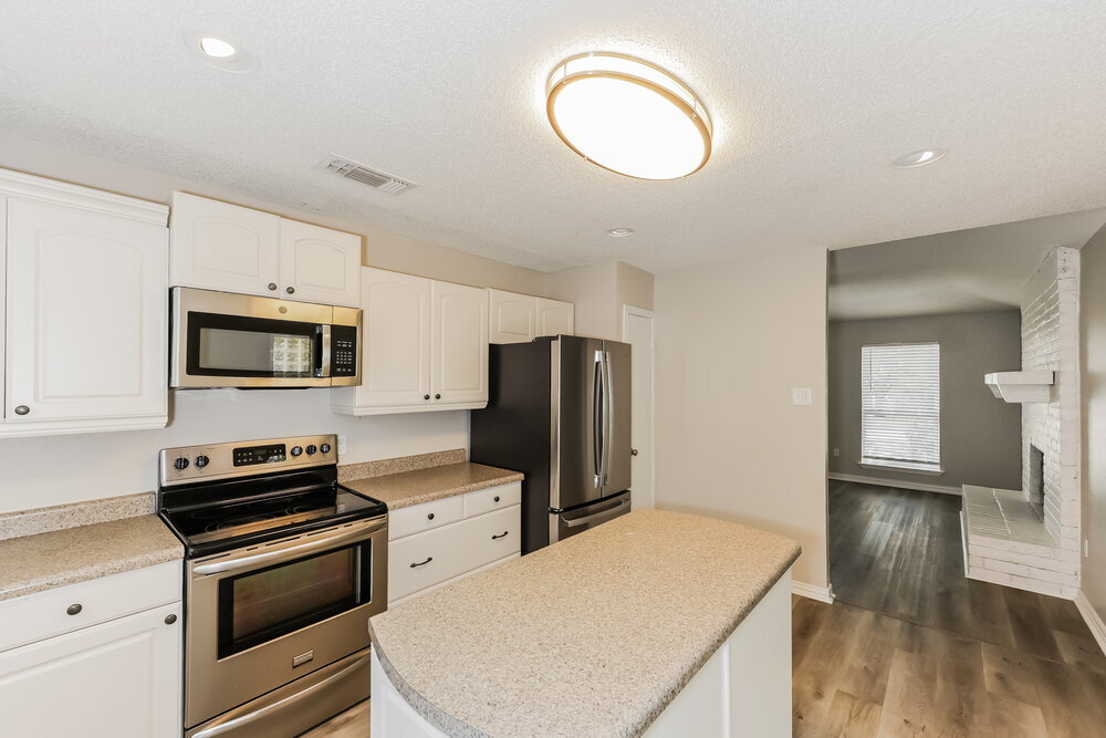 Building Photo - 6003 Cool Springs Dr