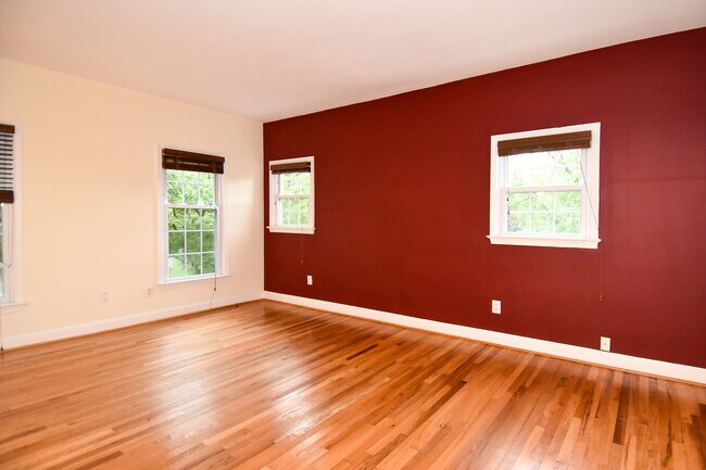 BEDROOM - 4200 River Rd NW