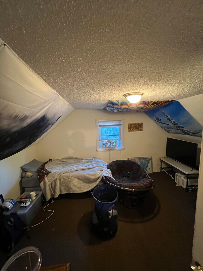 Building Photo - 75 Ridgewood Rd