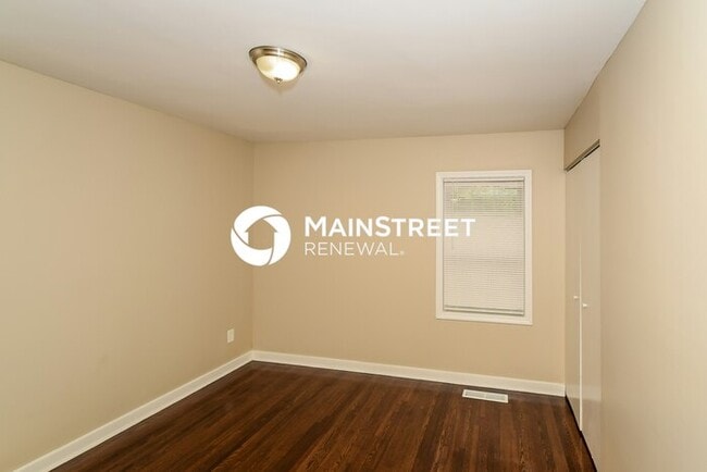 Building Photo - 3 Bedroom Pet-Friendly Home in Birmingham, AL with Main Street Renewal