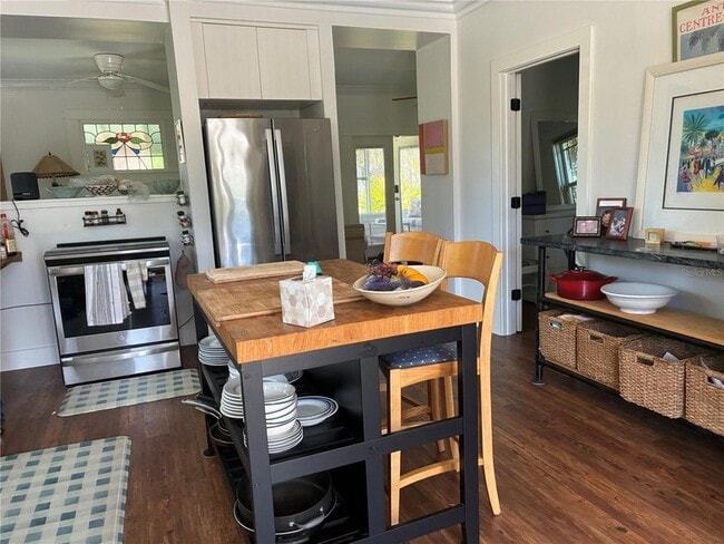 Building Photo - 385 W Cowles St