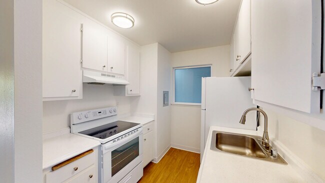 Building Photo - 551 Alameda del Prado