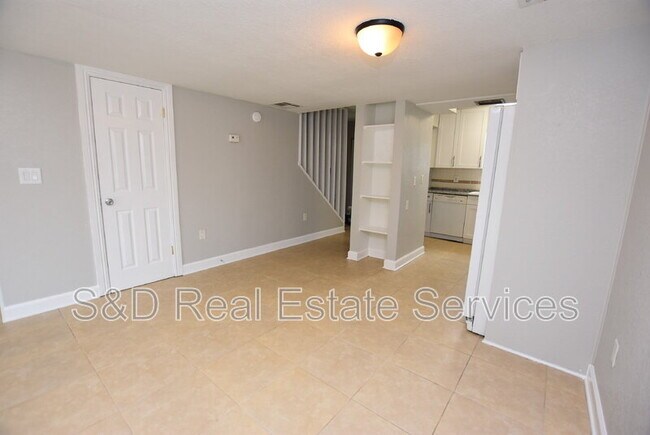 Building Photo - 1836 N Crystal Lake Dr