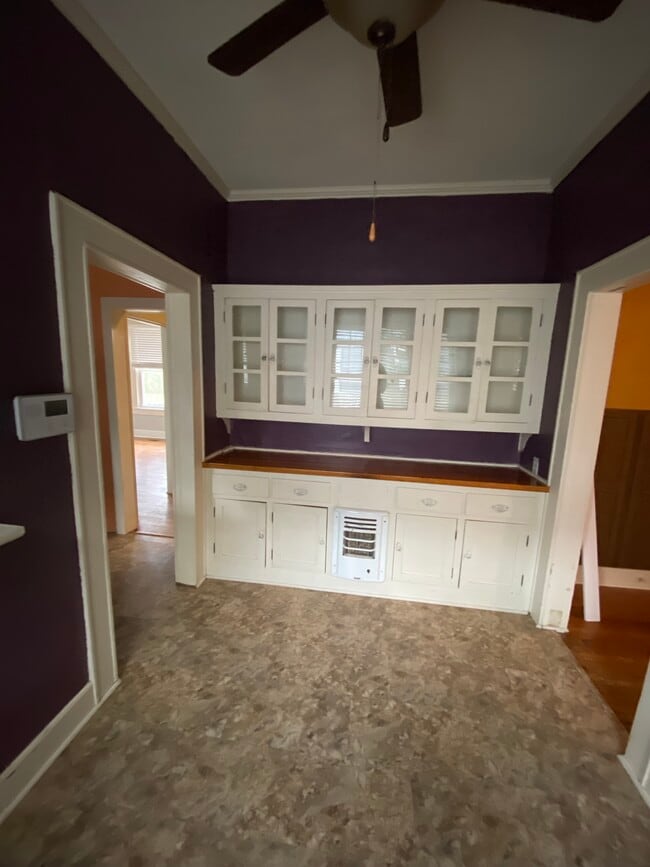 Building Photo - 156 College St