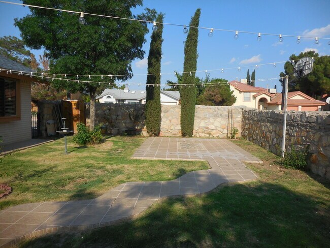 Building Photo - 11448 Lake Alice Dr