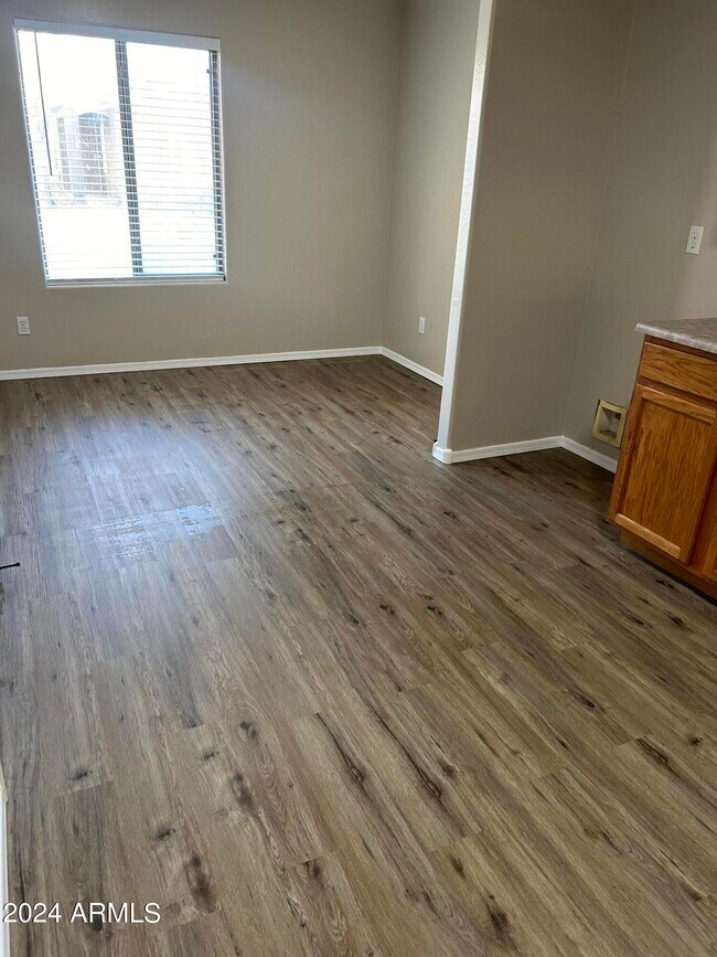 Building Photo - 2488 E Meadow Lark Way