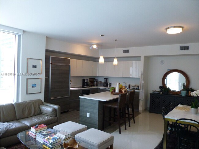 Building Photo - 1100S S Miami Ave