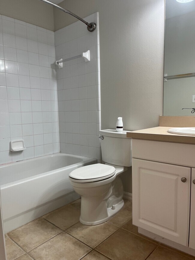 Building Photo - 2636 SW 35th Pl