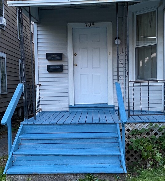 Primary Photo - 709 Highland St