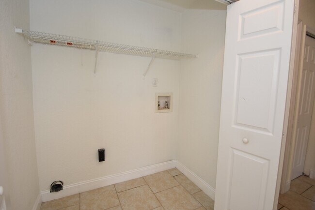 Building Photo - 42 Coral Reef Ct N