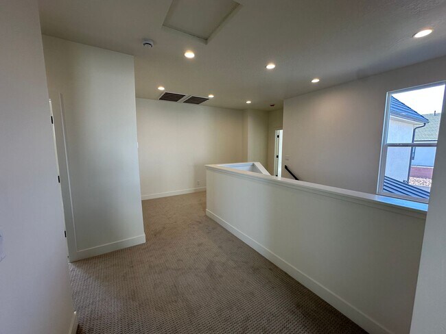 Building Photo - Desert Horizon!! BEAUTIFUL BRAND NEW 4 bed...