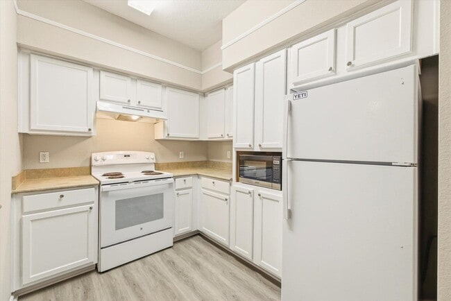 Building Photo - 2801 Chancellorsville Dr