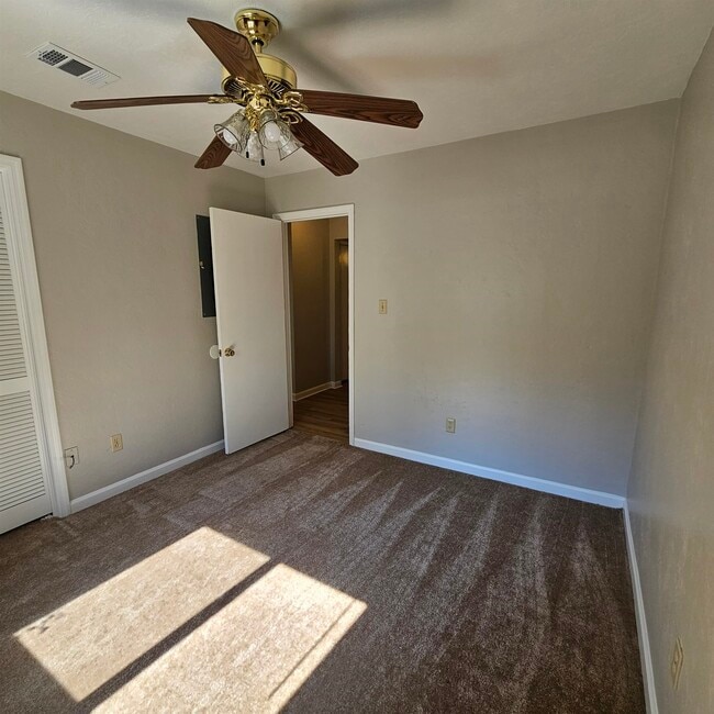 Building Photo - 3687 Donovan Dr