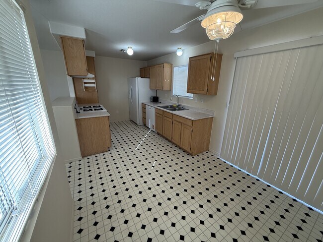 Building Photo - 991 Terrace Dr