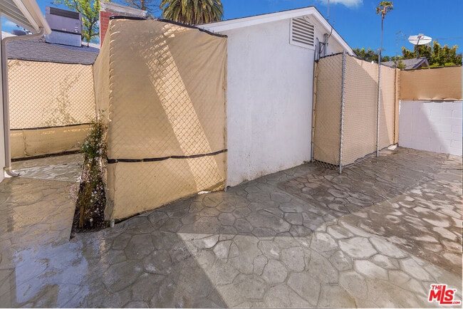 Building Photo - 13659 Magnolia Blvd