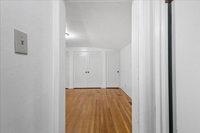 Building Photo - 2148 1/2 Santa Clara Ave - 2 bedroom | 1 b...