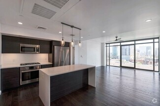 Building Photo - Luxury Condo in the Heart of Downtown Phoe...