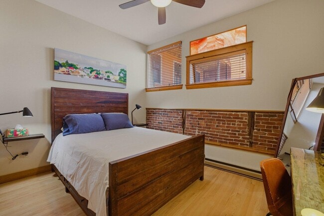 Building Photo - 5 Commercial Alley