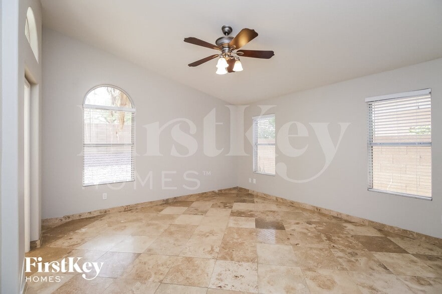 Building Photo - 1831 W Wildhorse Dr