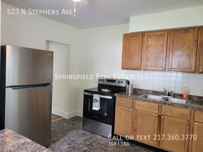 Building Photo - Floor-tastic Retreat: Rent this 3 Bed/1 Ba...