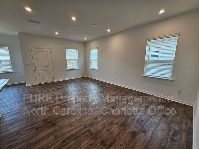 Building Photo - 14036 Penbury Ln