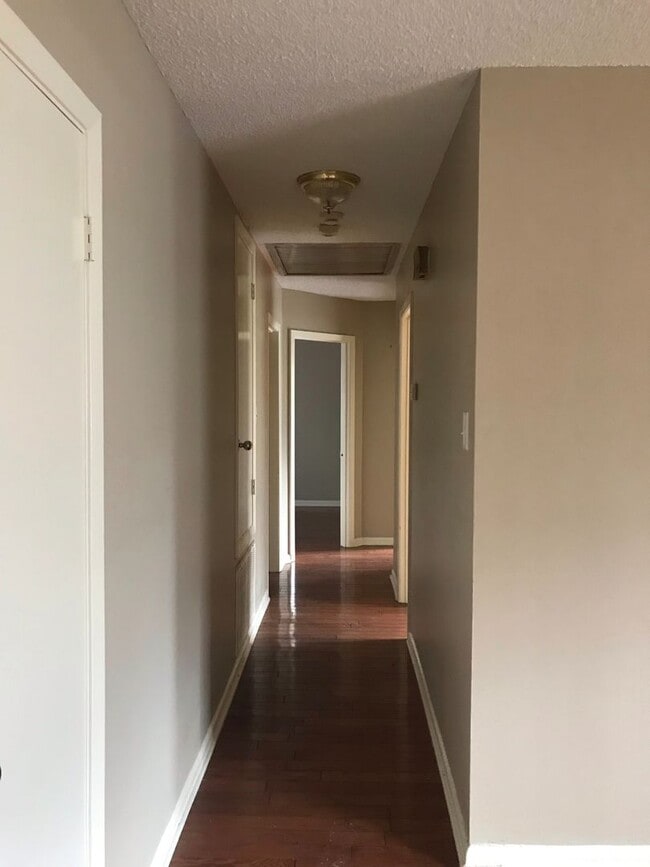 Building Photo - Beautiful 3 bedroom home! 1/2 off 1st month rent!!!