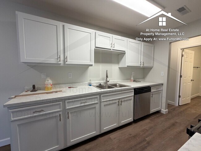 Building Photo - King Street 128-130 Duplex