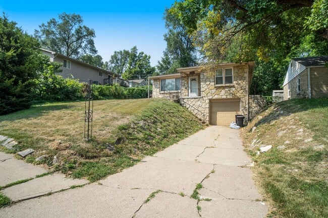 Building Photo - Updated 3 Bedroom Benson Home