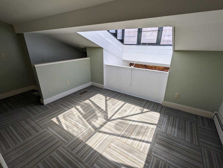 Building Photo - 401 State St