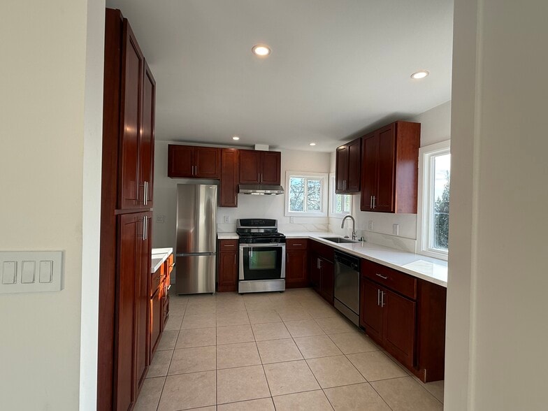 Building Photo - 3000 Parker Ave