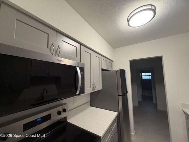 Building Photo - 154 Crescent Beach Dr