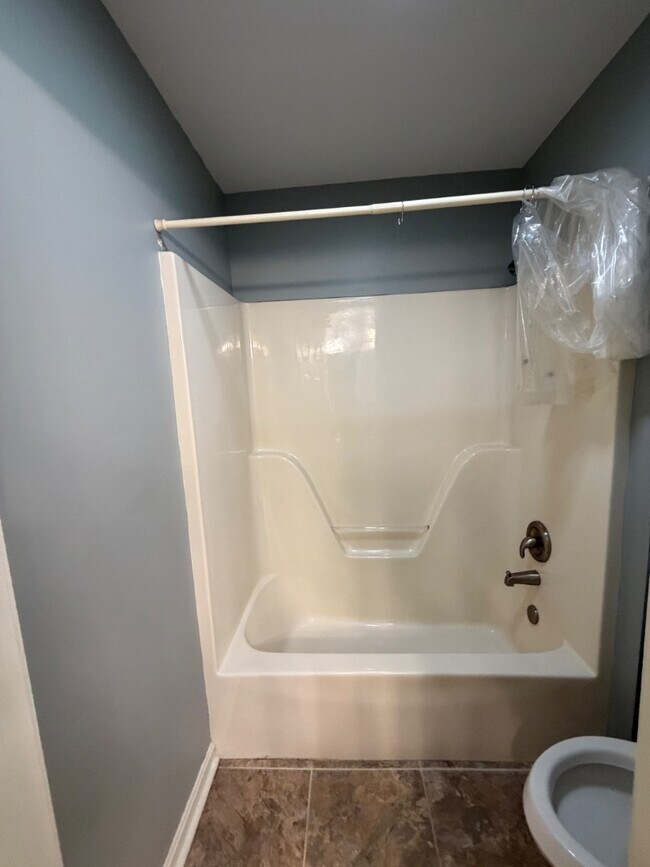 Building Photo - 525 Vineleaf Dr