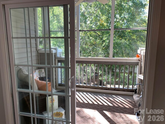 Building Photo - 9033 Rosalyn Glen Rd