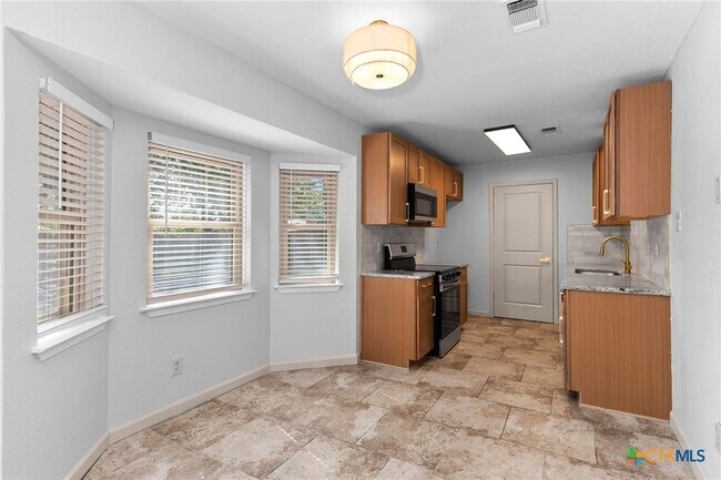 Building Photo - 1808 Moonlight Dr