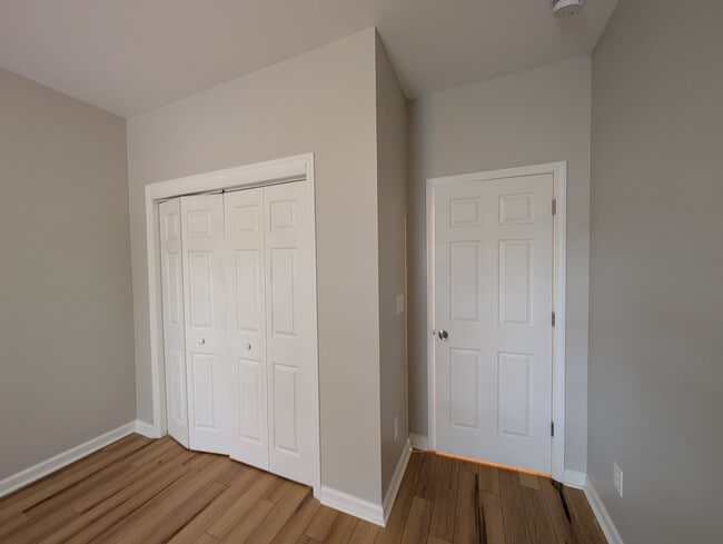 Building Photo - Room in House on Stone Mountain Dr