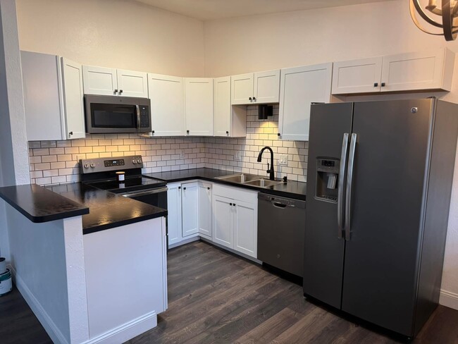 2BR, 1BA - Kitchen - 67 Pepperwood Ct