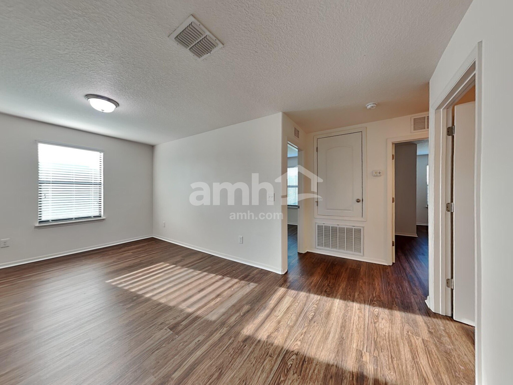 Building Photo - 11870 Thicket Wood Dr