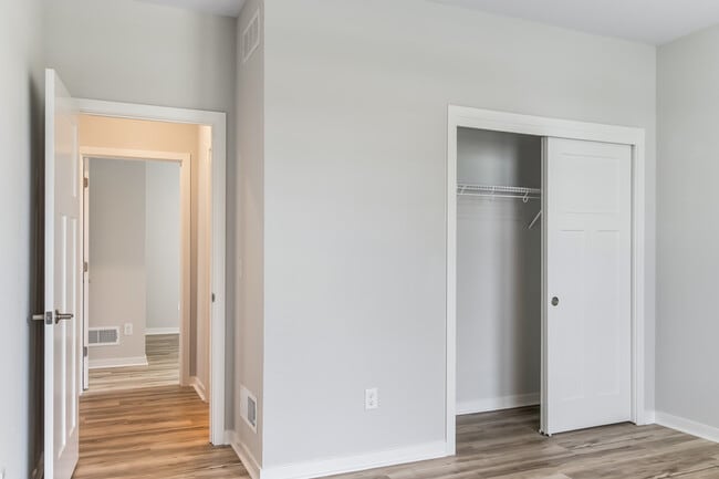 Building Photo - 993 Cascade Cir