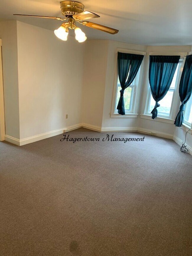 Building Photo - 604 Highland Way