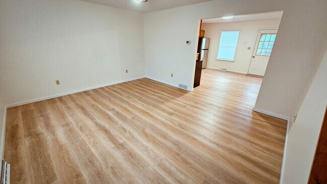 Building Photo - 1822-1824-1824 Sawmill Pl