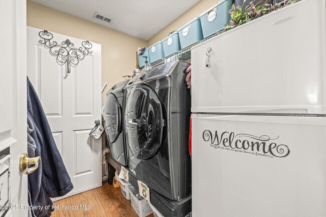 Building Photo - 4052 Montano Ave