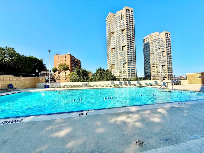 Building Photo - 6600 Boulevard E