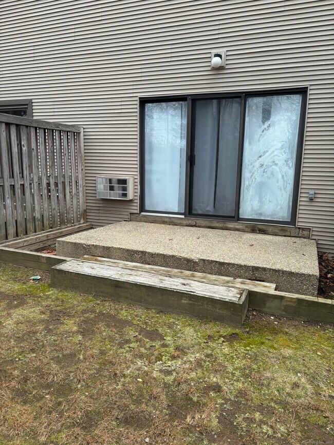 Building Photo - 11 King Arthur Dr