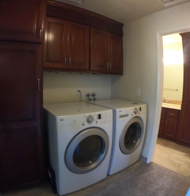 Building Photo - Centrally located Cambrian Park Condo