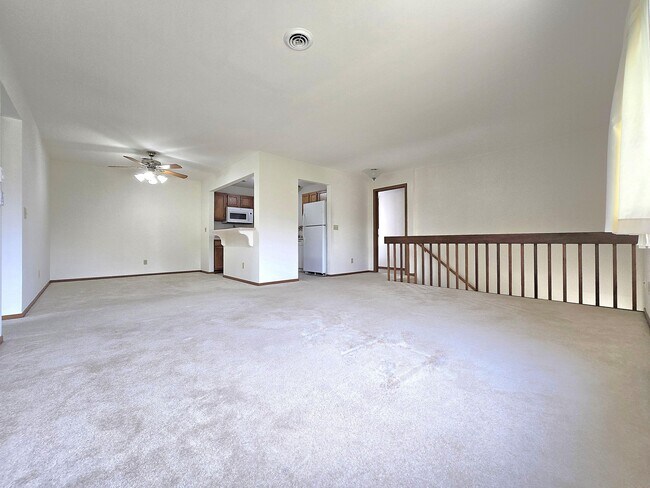 Building Photo - 940 Prairie Dr