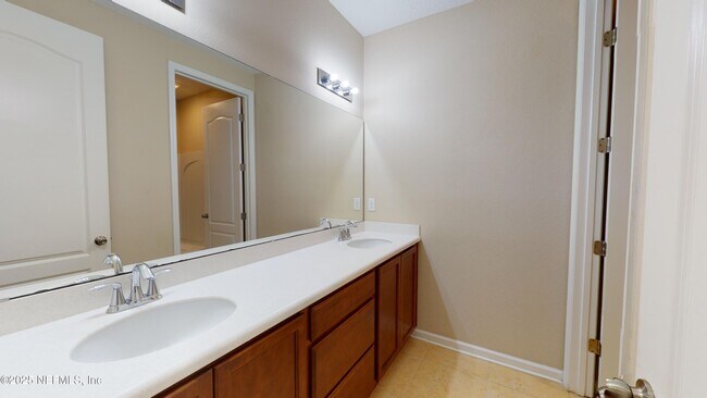 Building Photo - 15858 Lexington Park Blvd